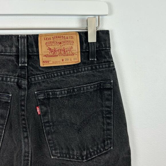 Vintage Levi's 550 Relaxed Fit Cut Off Denim Shorts Black Size 29 - Picture 3 of 6
